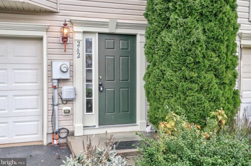 262 Country Ridge Dr, Red Lion, PA 17356-8866