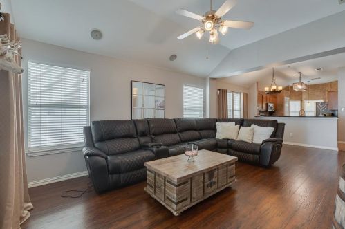 9833 Cedarcrest Dr, Aubrey TX  76227-5413 exterior