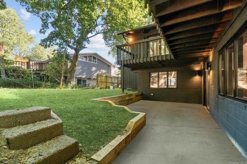 74 Greenwood Ln, White Plains NY  10607-1020 exterior