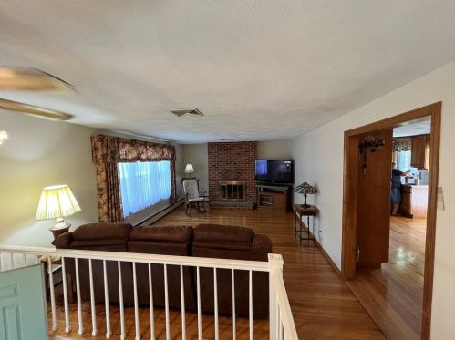 7 Hawthorne Rd, Coventry RI 02816-7630 exterior