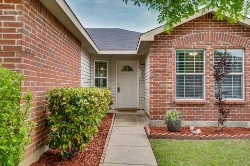 9129 Old Clydesdale Dr, Fort Worth, TX 76123-3549