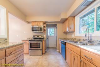 12025 64th Ave, Portland OR  97219-7028 exterior