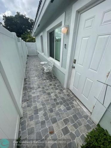 6035 40th Ct, Hollywood FL  33023-5111 exterior