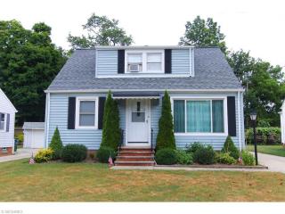 2229 Larchmont Dr, Willowick, OH 44092-2437