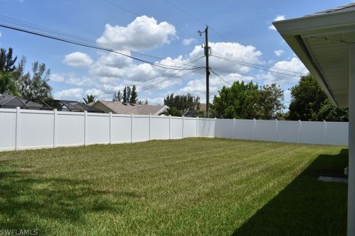 2927 11 Ct, Cape Coral FL  33914-5108 exterior