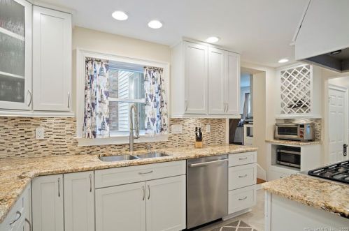 13 Ruth St, Norwich, CT 06360-3734