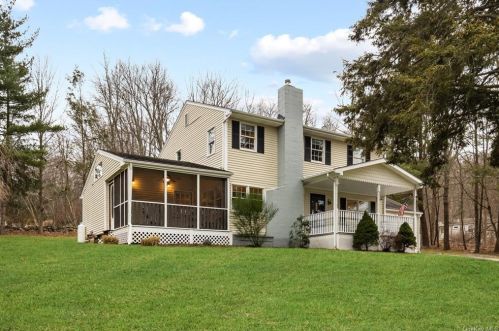 97 Mclaughlin Dr, Mahopac, NY 10541-3940