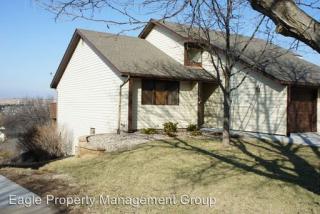 1927 Crescent Dr, Manhattan KS  66503-7538 exterior