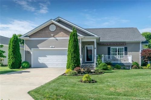 412 Sassafras Dr, Hendersonville, NC 28739-7303