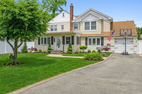 2497 Coral Ct, North Bellmore, NY 11710-1759