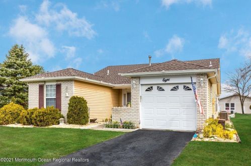8 Andes Ct, Bricktown, NJ 08724-2040