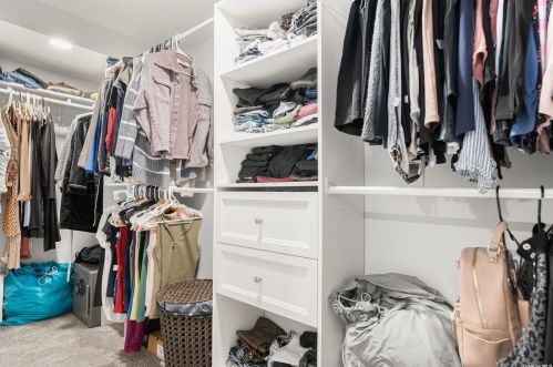 26 Patchogue Rd, Scotts Beach NY  11789-1422 exterior