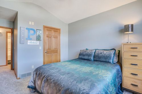 5230 Creekside Pl, La Crosse WI  54601-2296 exterior