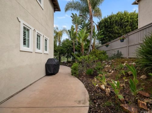 7463 Circulo Sequoia, Carlsbad CA 92009-8467 exterior