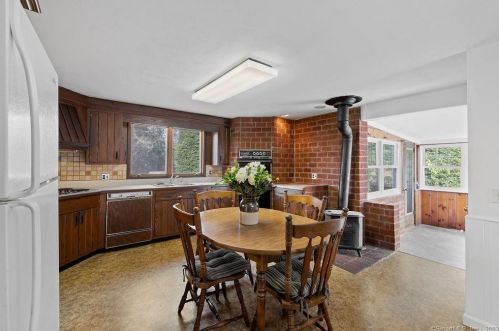 4 Pleasant Rise Cir, Brookfield Center CT  06804-2109 exterior