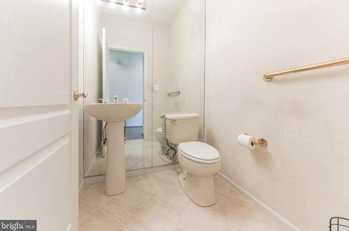 316 Centennial Dr, Blue Bell PA  19422-3219 exterior