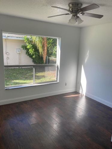 271 Faring Ave, Fort Pierce FL  34983-1758 exterior