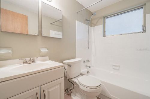 3249 Holiday Lake Dr, Tarpon Springs FL  34691-5013 exterior