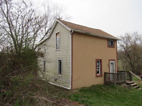 957 Highpoint Dr, Coal Center, PA 15423-1209