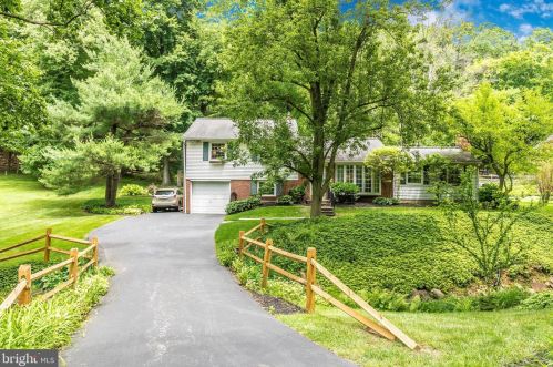 590 Brookwood Rd, Wayne, PA 19087-2352