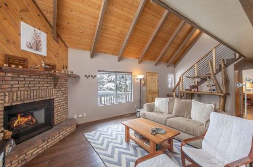 1113 Chimney Peak Rd, Big Bear City CA  92314-8871 exterior