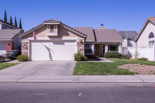 1909 Sunny Park Dr, Modesto, CA 95355-9707