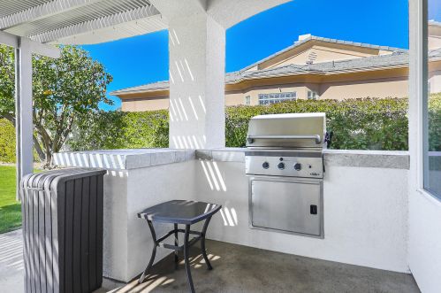 5 Curie Ct, Rancho Mirage CA  92270-2713 exterior