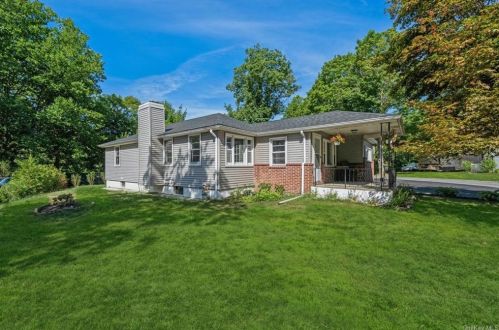 17 East Pl, Tuxedo Park, NY 10987-4503