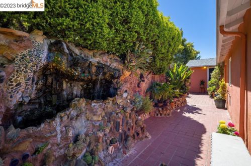 51 Chelton Ln, Oakland CA  94611-2514 exterior