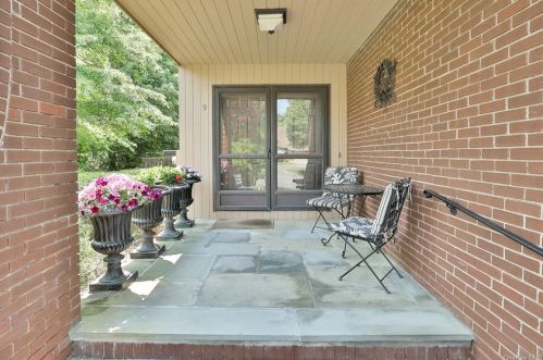 9 Brookridge Rd, New Rochelle, NY 10804-3030