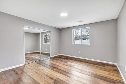 390 Marina Dr, Stratford CT  06614-2934 exterior