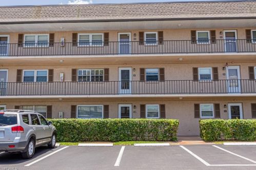 5483 Rattlesnake Hammock Rd, Naples FL 34113-7426 exterior