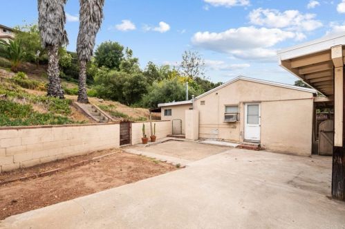 7231 Blackton Dr, La Mesa CA 91941-7560 exterior