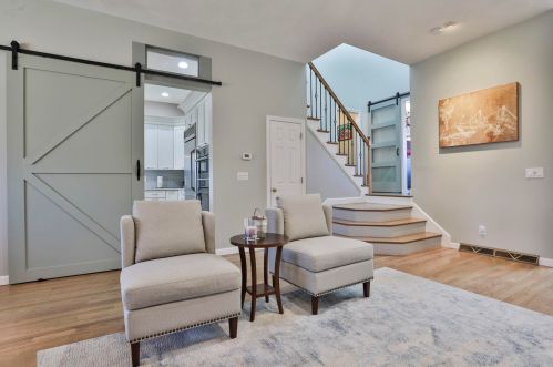 33 Hawthorne Vlg Rd, Nashua NH 03062-2274 exterior