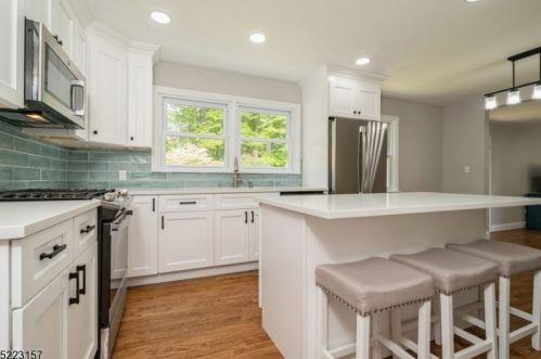 27 Dogwood Rd, Greystone Park NJ  07950-1918 exterior