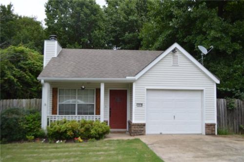 1828 Pine Cone Dr, Fayetteville, AR 72704-6712
