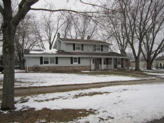 8169 Chapel Hill Dr, Hales Corners, WI 53132-2431