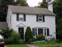 82 Pine Grove Ave, Newton, MA 02462-1012