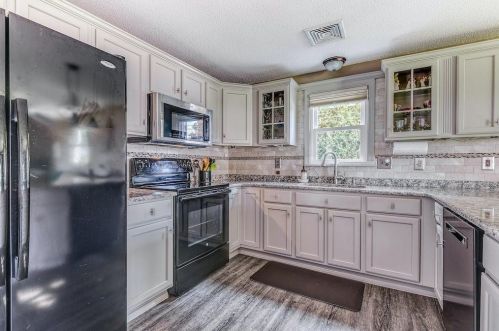 1 Kathy St, South Kingstown RI  02882-5040 exterior