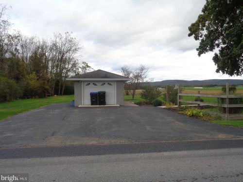 570 Zion Rd, Carlisle PA  17015-7111 exterior