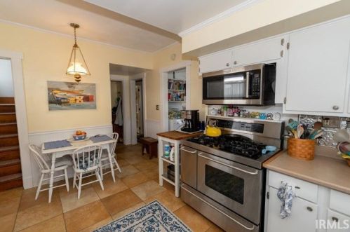 321 Edgewater Dr, Mishawaka IN  46545-6910 exterior