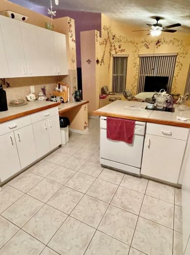 676 Malayan Ct, Fort Pierce FL  34982-3938 exterior