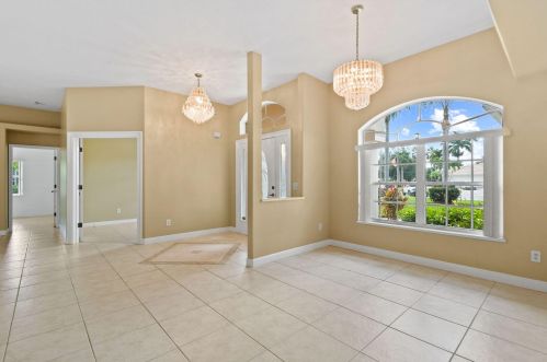 1698 Mockingbird Dr, Fort Pierce FL  34986-2045 exterior