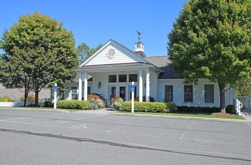 12 Stillwater Cir, Brookfield Center, CT 06804-1146