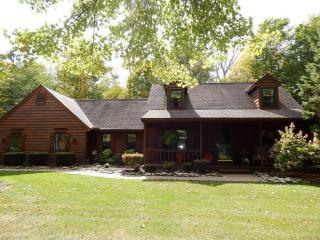 9170 Deerfield Dr, Seville, OH 44273-9528