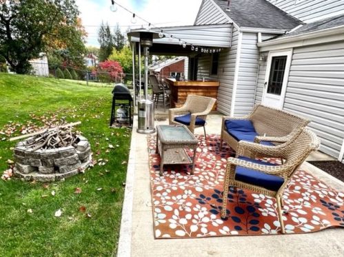 1820 Vollmer Dr, Glenshaw PA  15116-2159 exterior