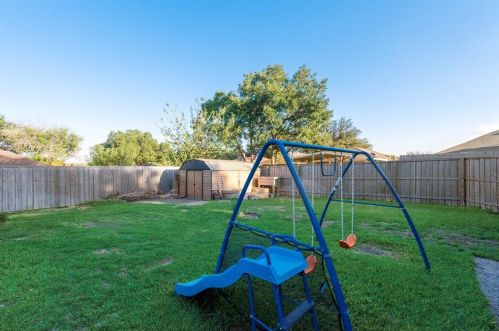 1932 Kensington Dr, Carrollton TX 75007-2440 exterior