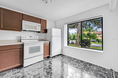 4905 Silver Oaks Vlg, Orlando, FL 32808-2093