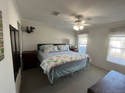 5266 Pineland Ave, Daytona Beach FL  32127-8218 exterior