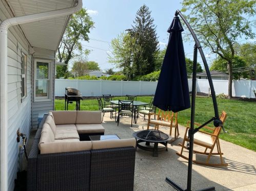 22 Ardmore Pl, San Remo NY  11754-4002 exterior